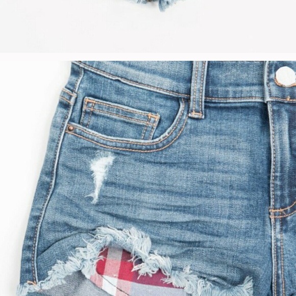 Price drop ⬇️Small Sneak peek jean shorts - Picture 2 of 3